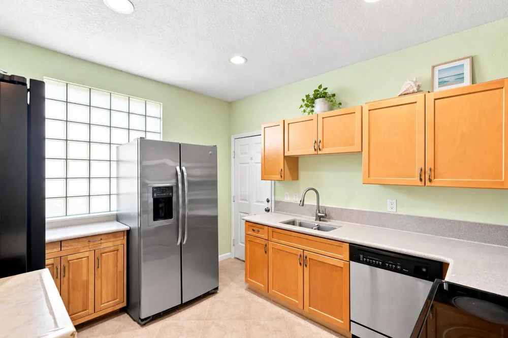 6060 AZALEA CIRCLE West Palm Beach, FL 33415