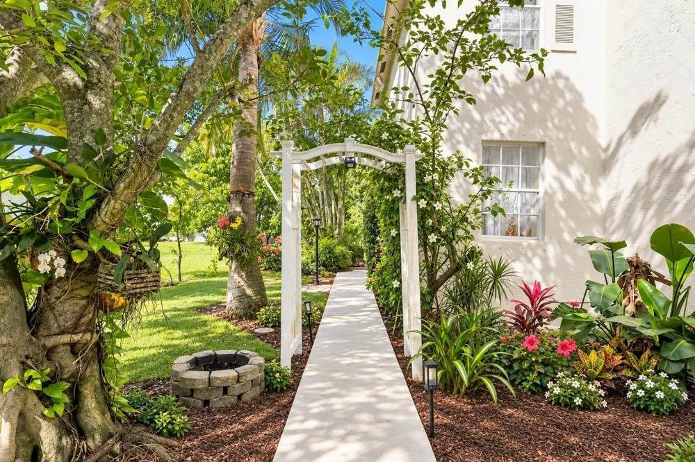6060 AZALEA CIRCLE West Palm Beach, FL 33415