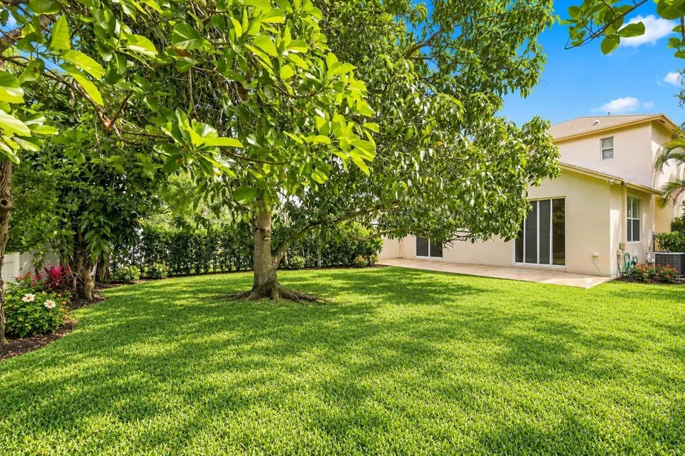 6060 AZALEA CIRCLE West Palm Beach, FL 33415