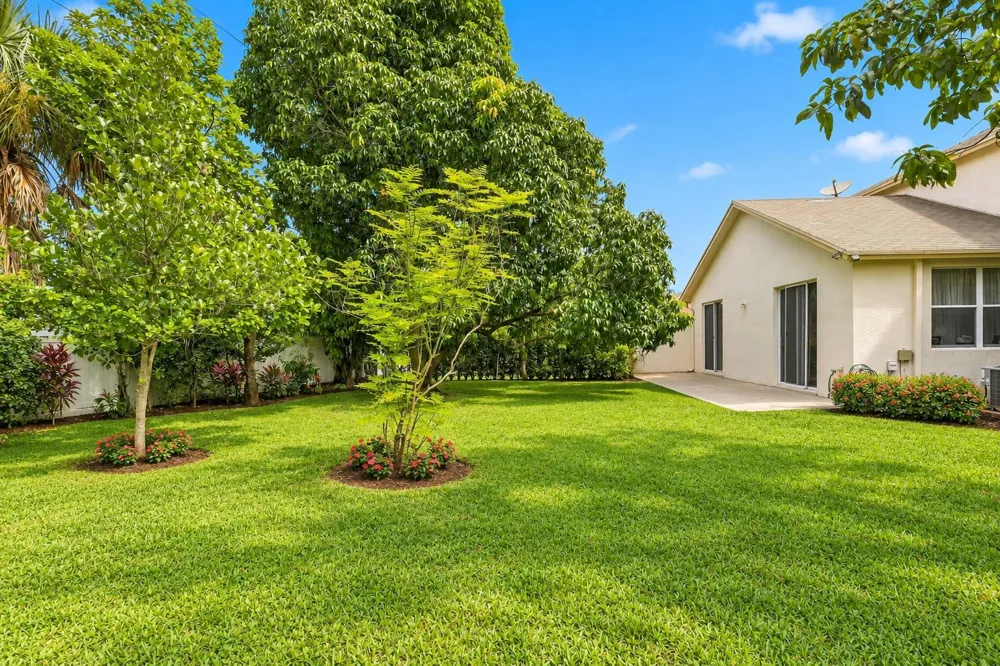 6060 AZALEA CIRCLE West Palm Beach, FL 33415