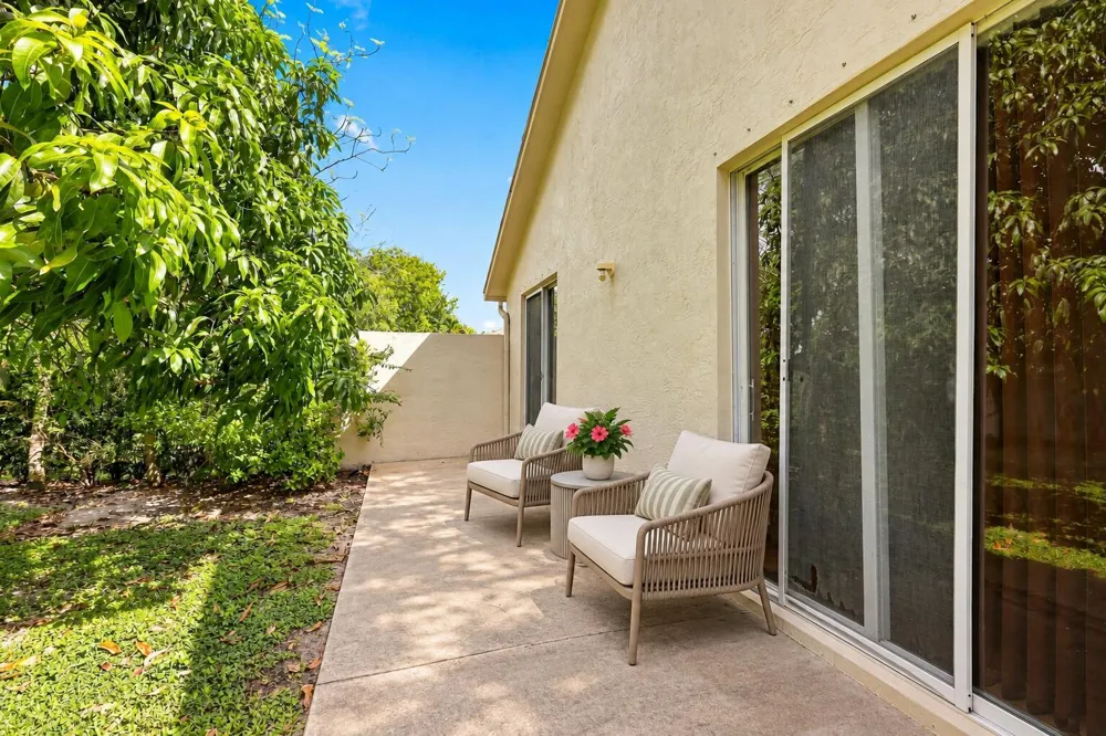 6060 AZALEA CIRCLE West Palm Beach, FL 33415