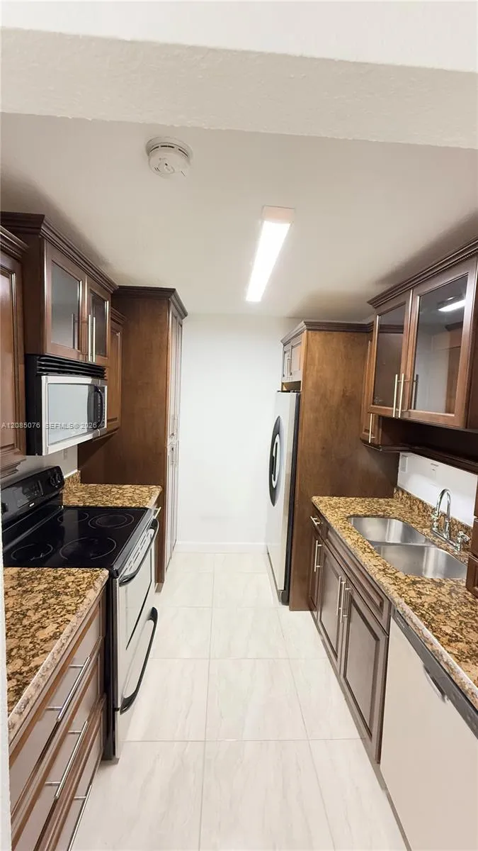 7121 Miami Lakes Dr #Q8 Miami Lakes, FL 33014