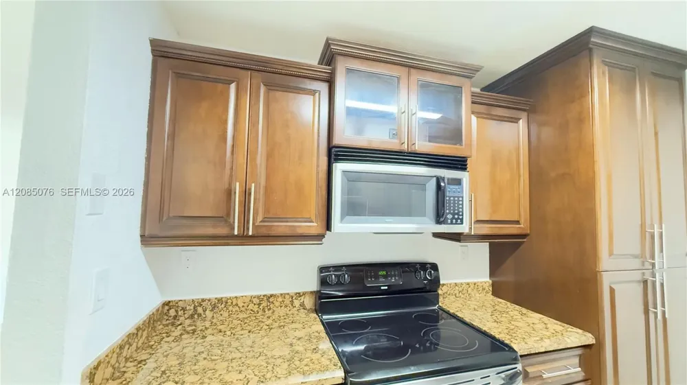 7121 Miami Lakes Dr #Q8 Miami Lakes, FL 33014