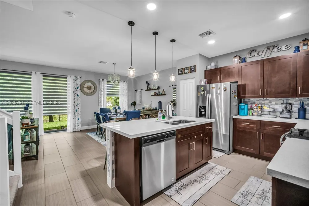 5104 NW 47th St Tamarac, FL 33319