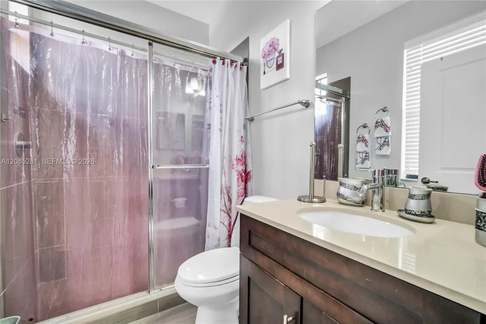 5104 NW 47th St Tamarac, FL 33319