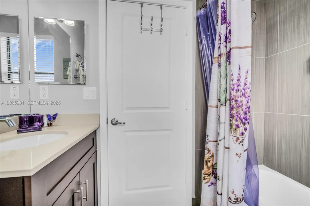 5104 NW 47th St Tamarac, FL 33319