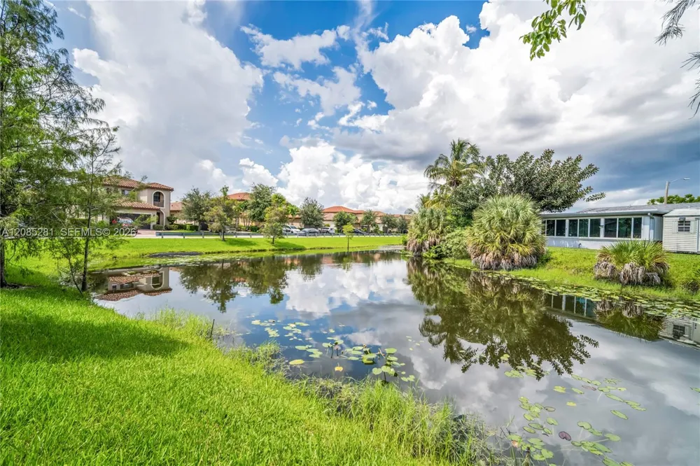 5104 NW 47th St Tamarac, FL 33319