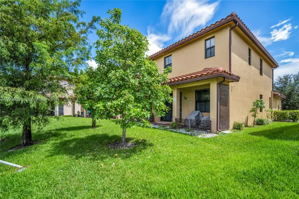 5104 NW 47th St Tamarac, FL 33319