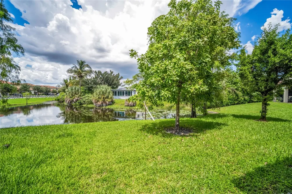 5104 NW 47th St Tamarac, FL 33319