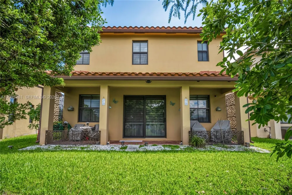 5104 NW 47th St Tamarac, FL 33319