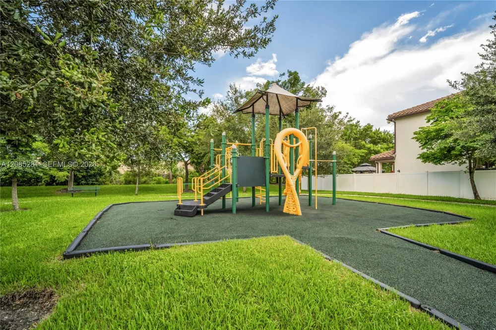 5104 NW 47th St Tamarac, FL 33319