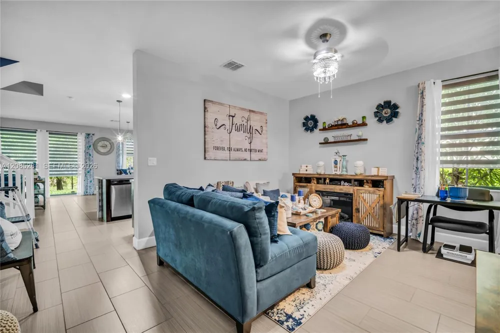 5104 NW 47th St Tamarac, FL 33319