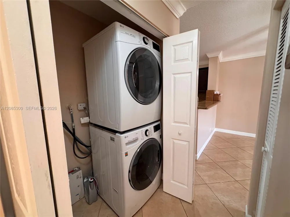 211 SW 95th Ter #202 Pembroke Pines, FL 33025