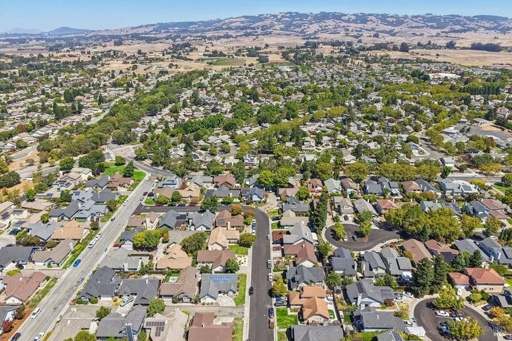 1443 Dandelion Way Petaluma, CA 94954
