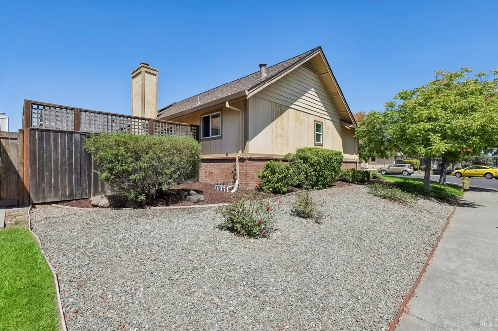 1443 Dandelion Way Petaluma, CA 94954
