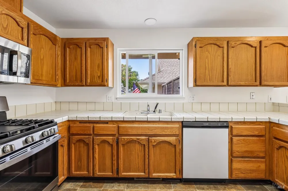 1443 Dandelion Way Petaluma, CA 94954