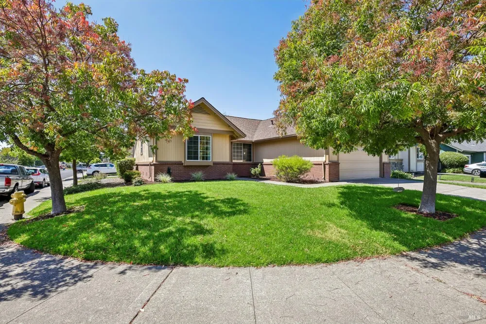 1443 Dandelion Way Petaluma, CA 94954