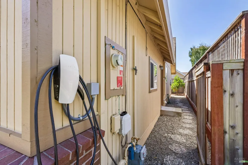 1443 Dandelion Way Petaluma, CA 94954