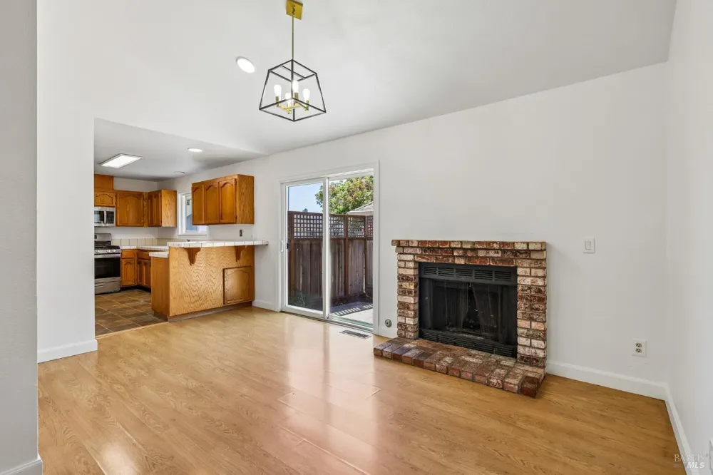 1443 Dandelion Way Petaluma, CA 94954
