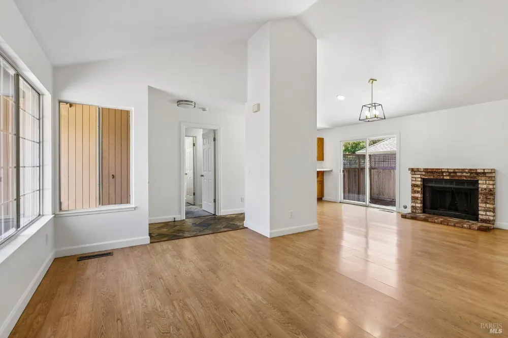 1443 Dandelion Way Petaluma, CA 94954