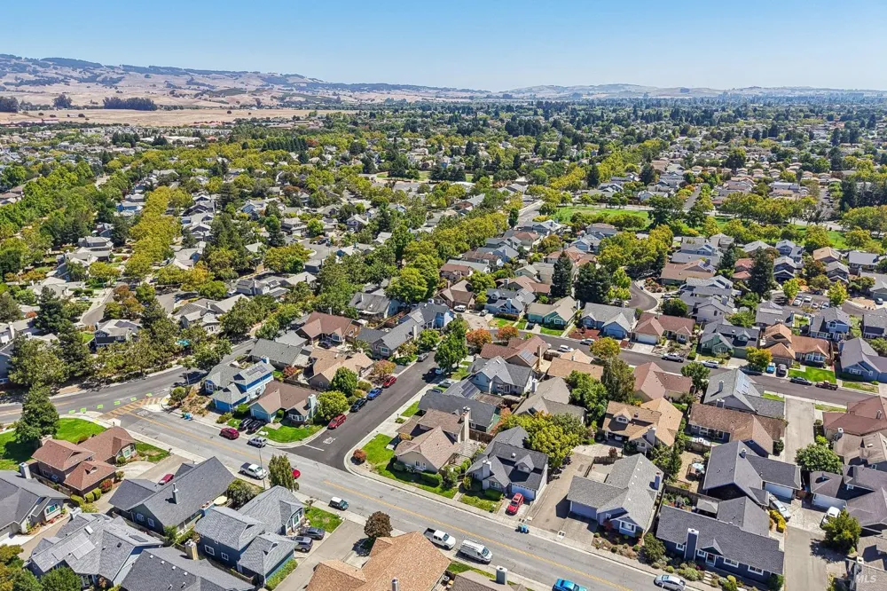 1443 Dandelion Way Petaluma, CA 94954