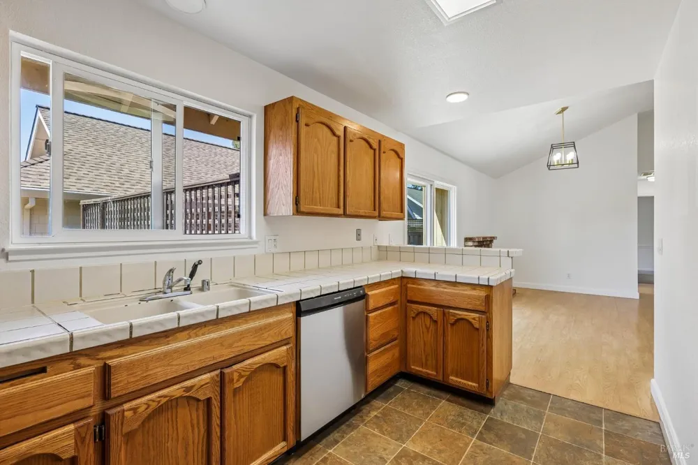 1443 Dandelion Way Petaluma, CA 94954