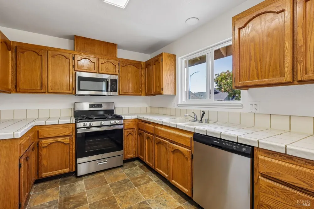 1443 Dandelion Way Petaluma, CA 94954
