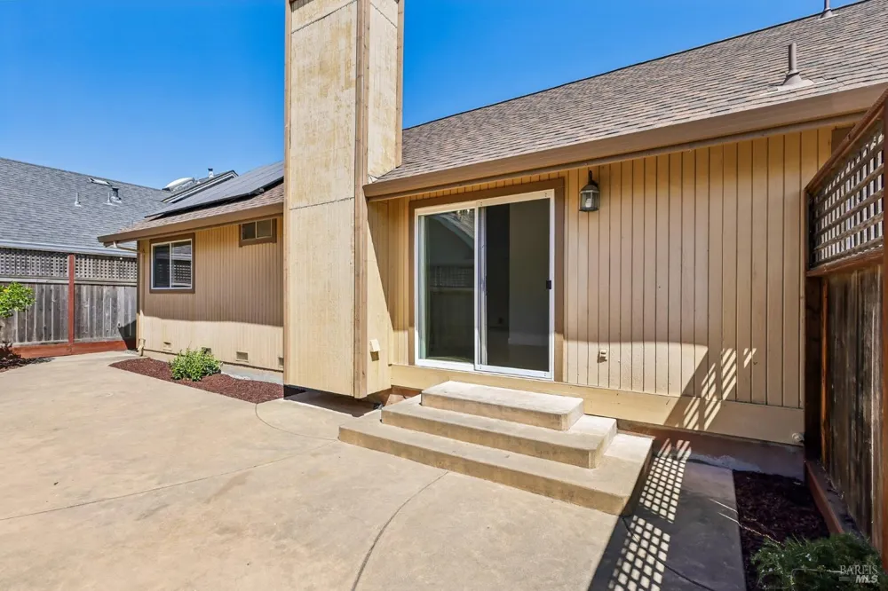 1443 Dandelion Way Petaluma, CA 94954
