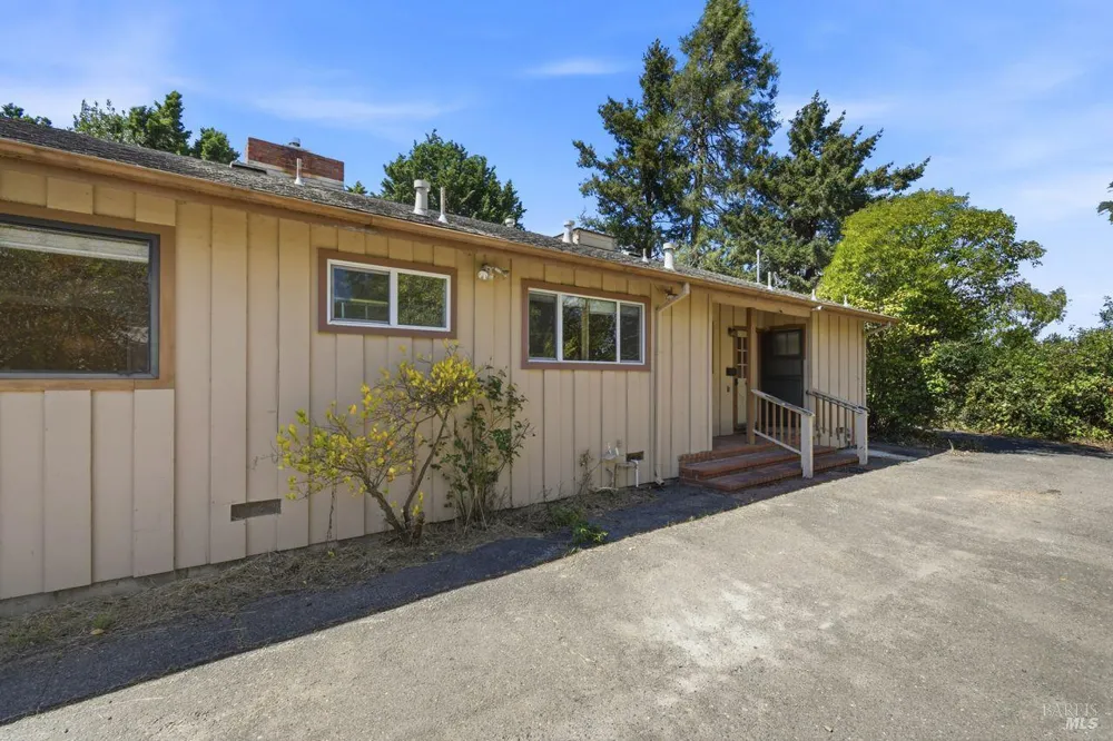 815 Blessing Way Sebastopol, CA 95472