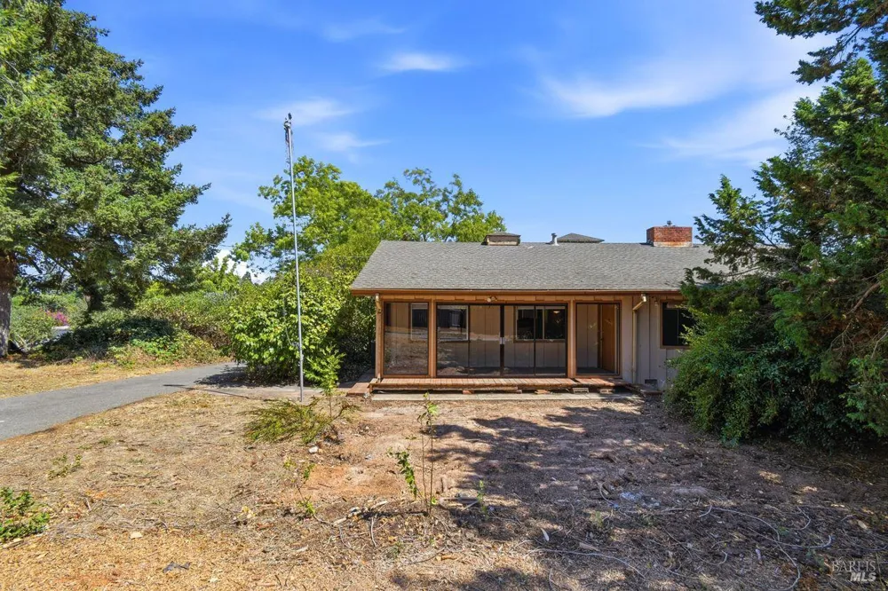 815 Blessing Way Sebastopol, CA 95472