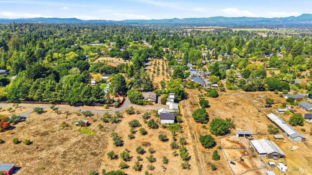 815 Blessing Way Sebastopol, CA 95472