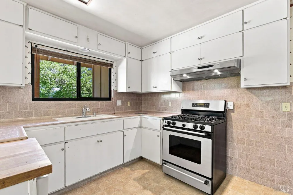 815 Blessing Way Sebastopol, CA 95472