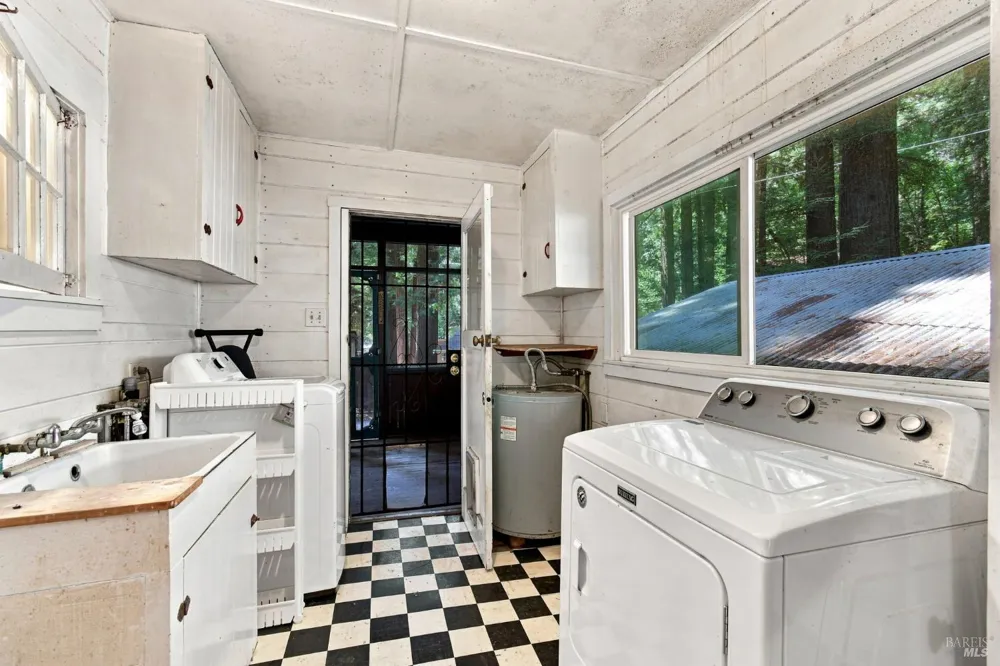 15400 Canyon 3 Road Guerneville, CA 95446