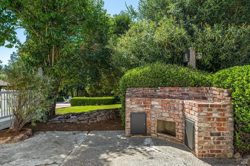 1470 High School Road Sebastopol, CA 95472