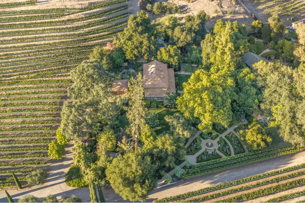 3242 Silverado Trail St. Helena, CA 94574