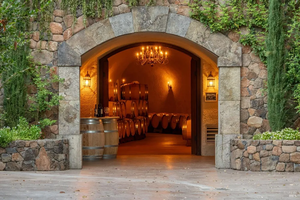 3242 Silverado Trail St. Helena, CA 94574