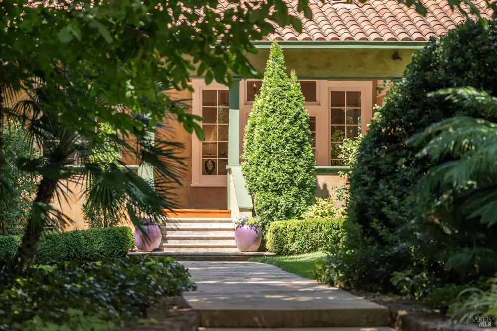 3242 Silverado Trail St. Helena, CA 94574