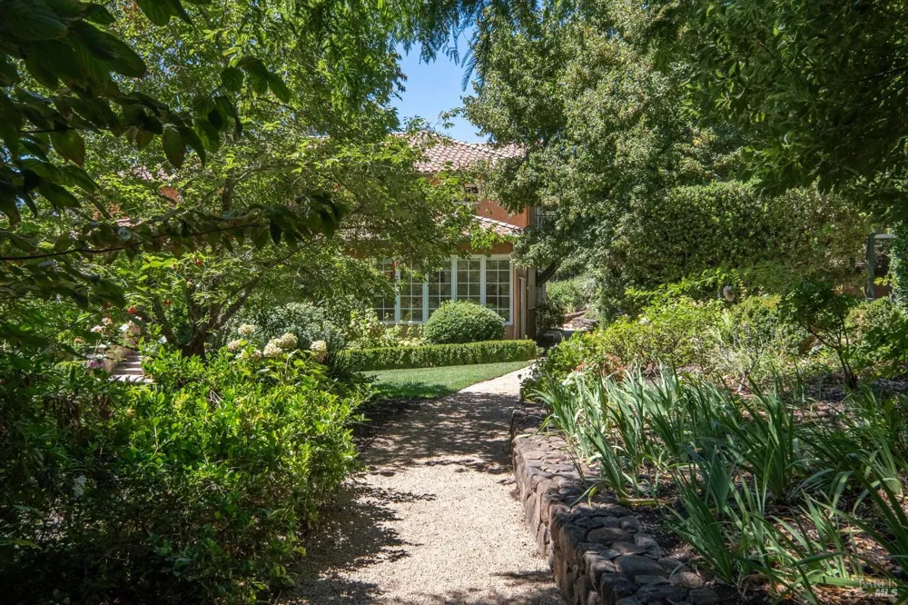 3242 Silverado Trail St. Helena, CA 94574