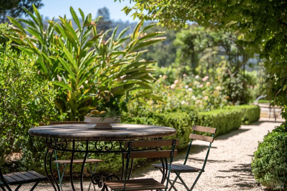 3242 Silverado Trail St. Helena, CA 94574