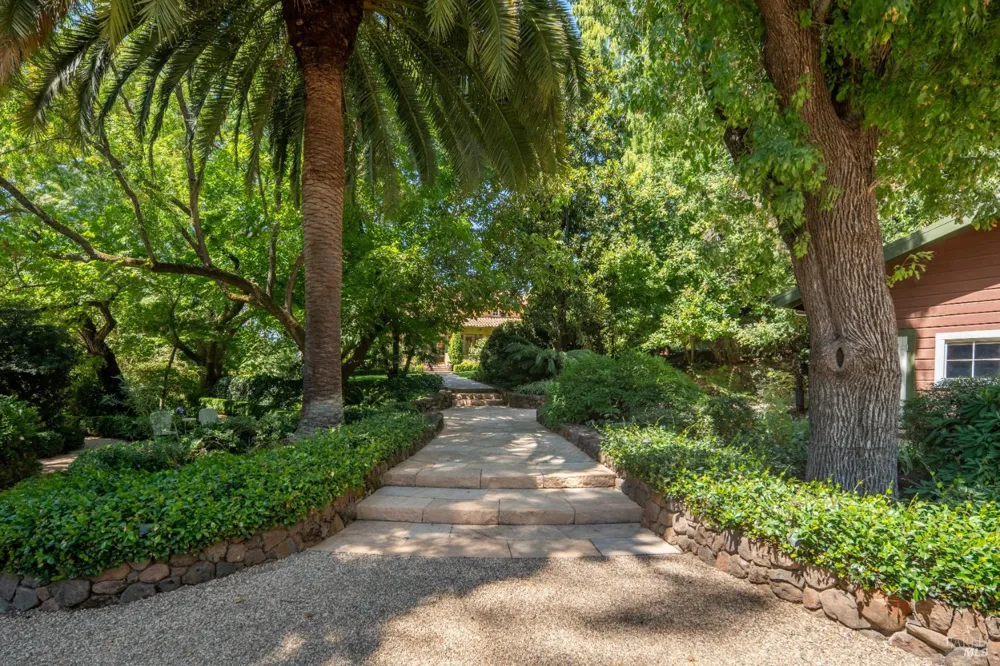 3242 Silverado Trail St. Helena, CA 94574