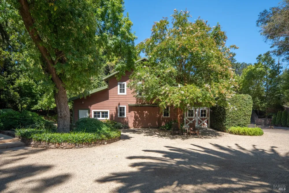 3242 Silverado Trail St. Helena, CA 94574