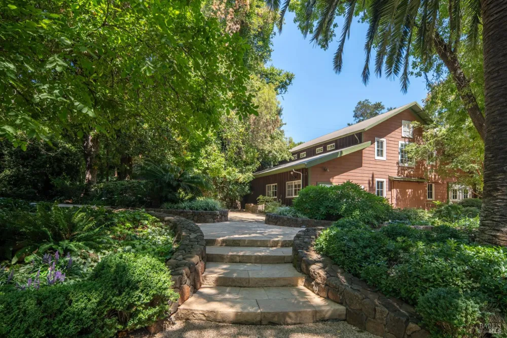 3242 Silverado Trail St. Helena, CA 94574