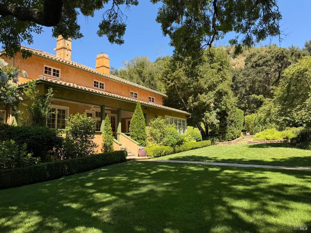 3242 Silverado Trail St. Helena, CA 94574