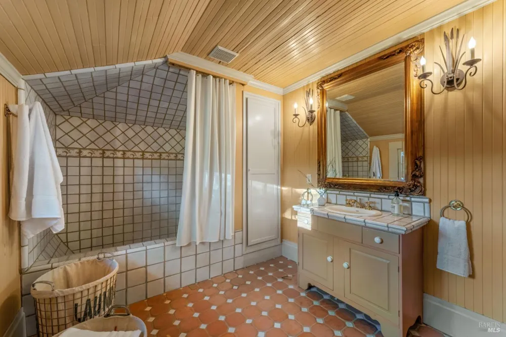 3242 Silverado Trail St. Helena, CA 94574