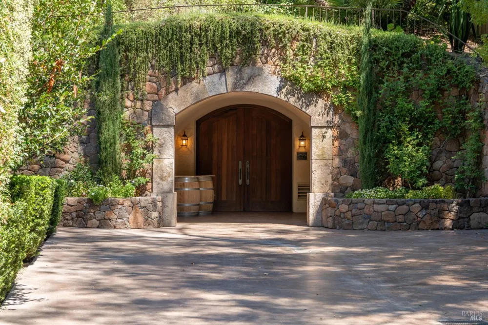 3242 Silverado Trail St. Helena, CA 94574
