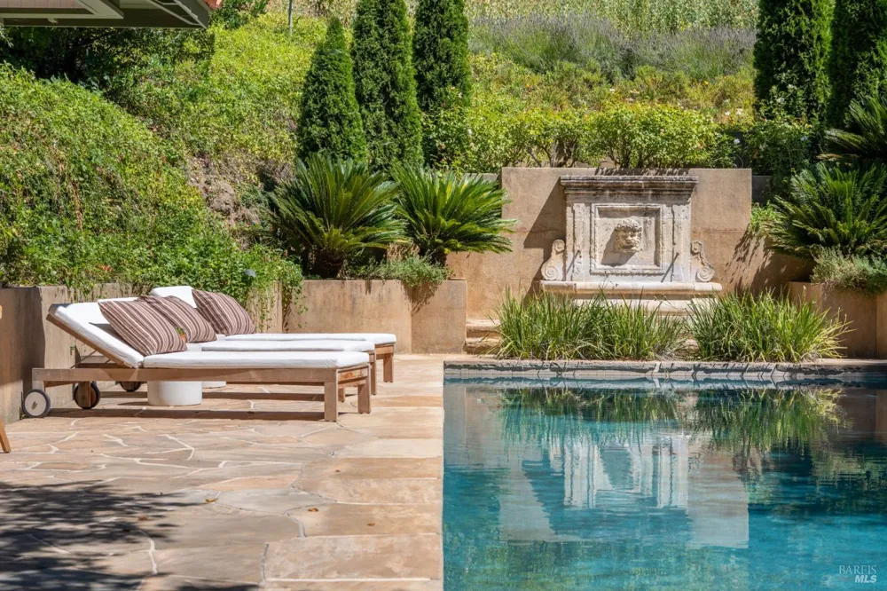 3242 Silverado Trail St. Helena, CA 94574