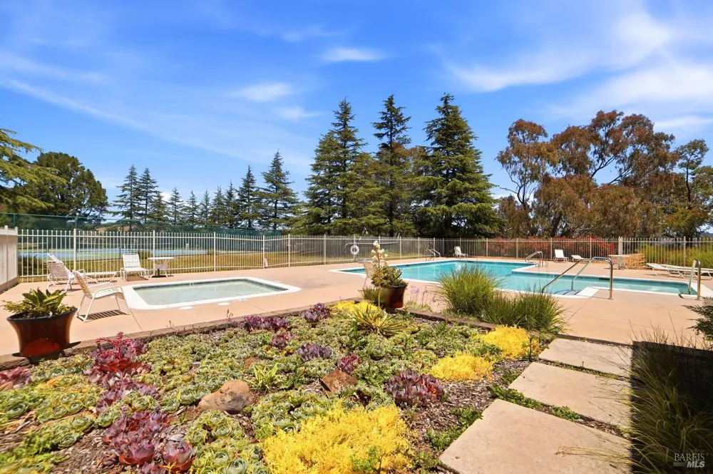 8 Chaucer Court Mill Valley, CA 94941