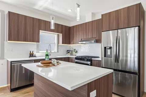 161 WOODLAWN AVE