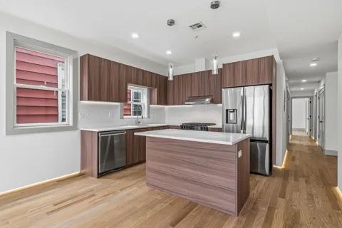161 WOODLAWN AVE