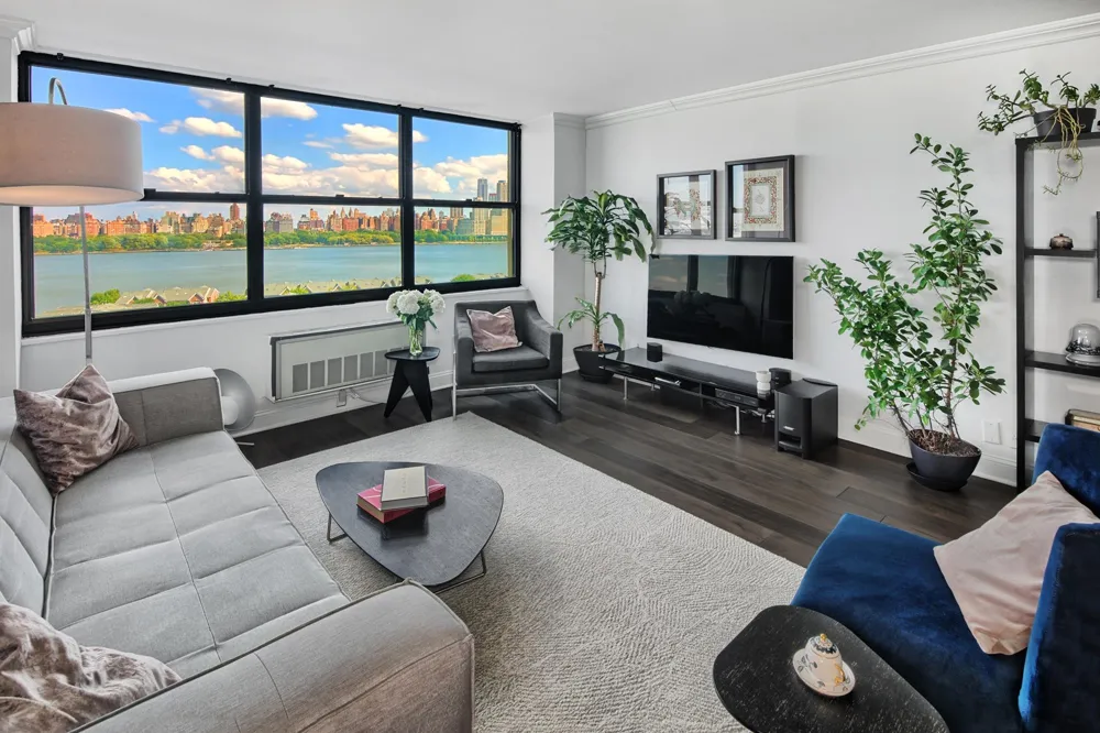 7004 BLVD EAST Guttenberg, NJ 07093